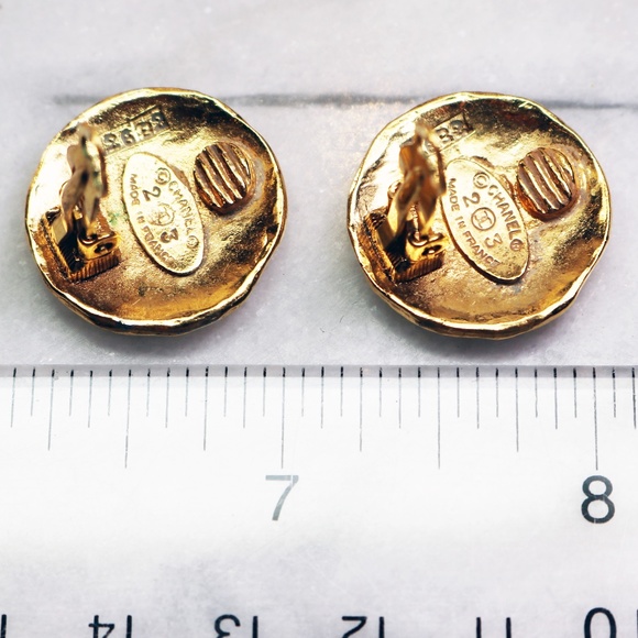 Chanel Lion Medallion Gold Plated Vintage Clip-on Earrings RARE! EUC ~ HOST PICK - Picture 8 of 16